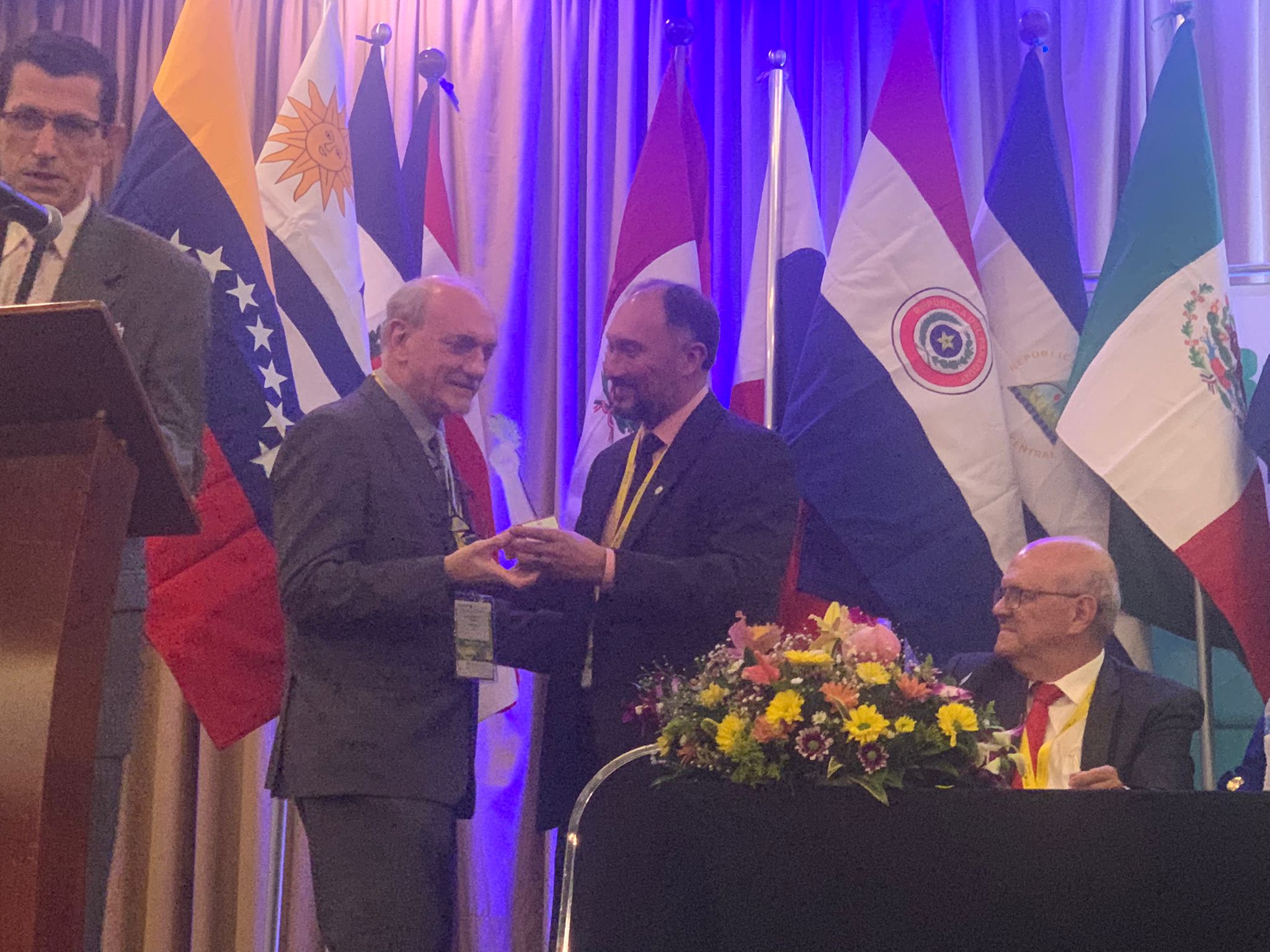 Darci Campani recebe o Prêmio DIRSA/AIDIS